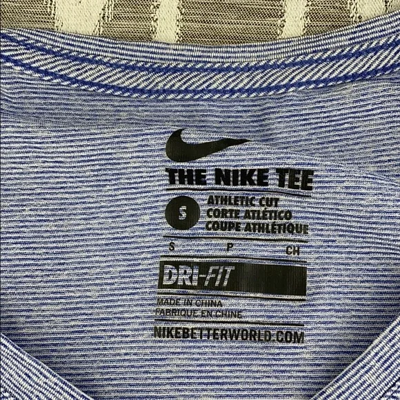 Nike Tee Dry fit Women Size: small - Picture 4 of 4